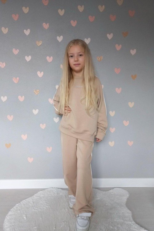 BAYRAMLIK  OYS YAZILI KOLLARI VE PANTOLONU  ŞERİTLİ İSPANYOL TAKIM  Bej