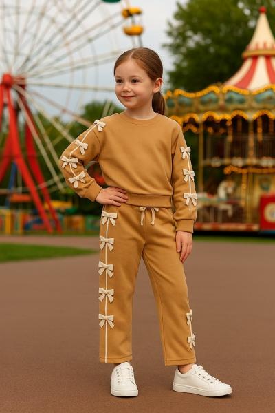 KOLLARI EŞOFMANI FİYONKLU ŞERİTLİ KIZ TAKIM Bej