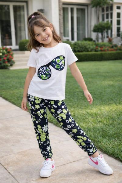 BÜYÜK TEK GÖZLÜKLÜ ÜST BEYAZ ALT YEŞİL TAYTLI KIZ TAKIM  Beyaz