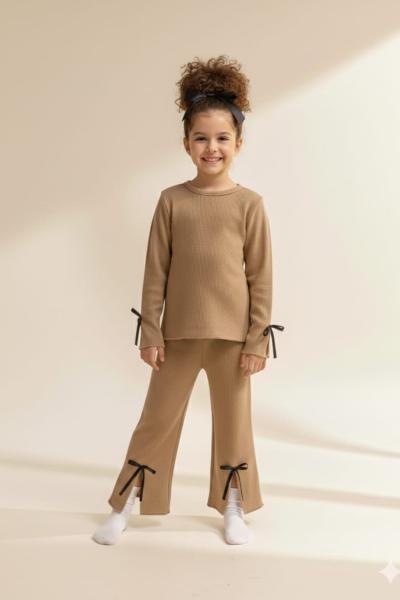 KOLLARI VE PAÇASI YIRTMAÇLI FİYONKLU FİTİLLİ İSPANYOL TAKIM Bej