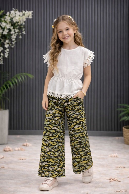 YAZLIK KOL UCU DANTELLİ BEL BÜZGÜLÜ PANTOLON KARIŞIK DESEN KIZ TAKIM Yeşil