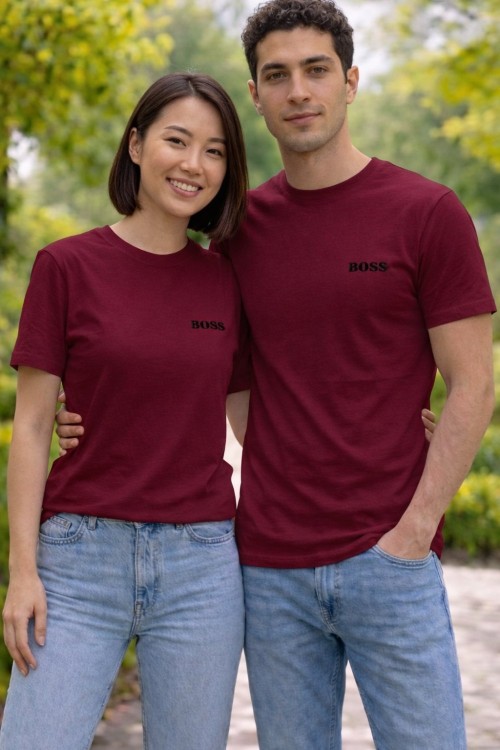 KAMPANYALI UNİSEX KENARDA SİYAH YAZILI  BOSS TİŞÖRT  Bordo