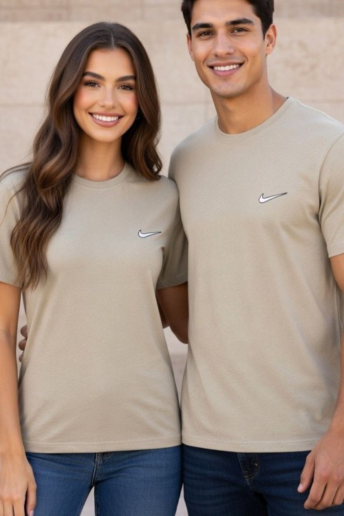 KAMPANYALI UNİSEX KENARDA BEYAZ YAZILI NİKE TİŞÖRT  Haki