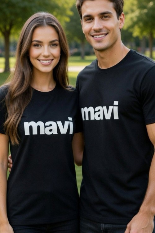 KAMPANYALI UNİSEX FİTİLLİ MAVİ BEYAZ YAZILI TİŞÖRT  Siyah