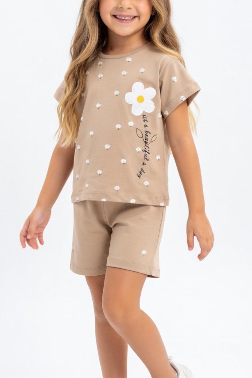 ÜST TEK VE HER YERİ PAPATYALI YAZILI ŞORTLU TAKIM  Bej