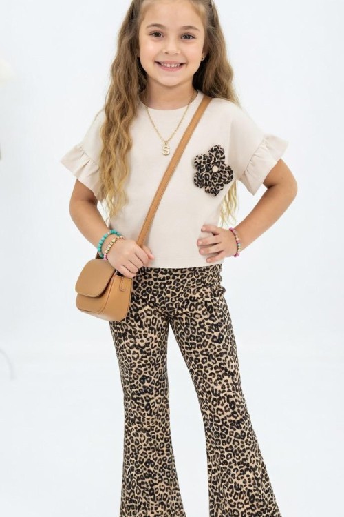 YAKASI LEOPARLI ÇİÇEKLİ KOLLARI FIRFIRLI ALT LEOPARLI İSPANYOL TAKIM Bej