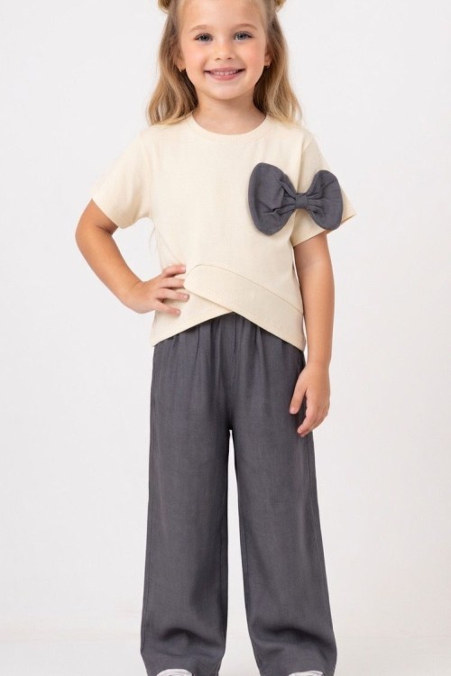 ÜST KENARI BÜYÜK FİYONKLU ÖNÜ ASİMETRİK KESİM İSPANYOL TAKIM  Krem