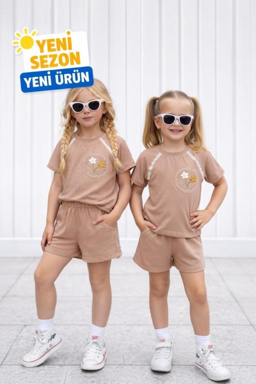 YAKASI DAİRE İÇİNDE ÇİÇEKLİ CEPLİ ŞORTLU TAKIM  Kahverengi