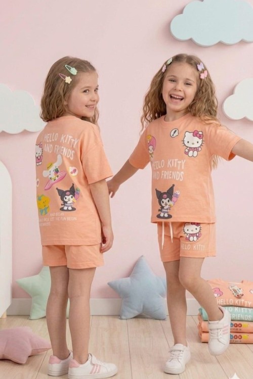 HELLO KİTTY AND FRİENDS SIRT BASKILI ŞORTLU TAKIM Somon