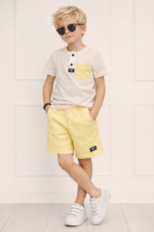 İKİ DÜĞMELİ CEPLİ ETİKETLİ SU YOLU ŞORTLU TAKIM  Sarı