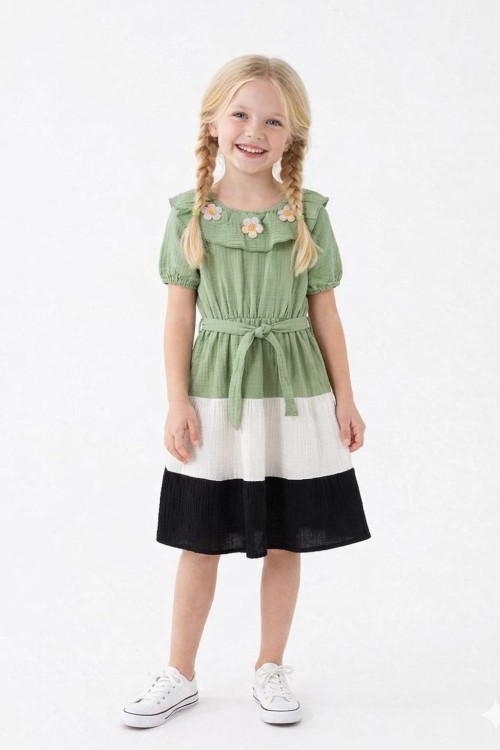 YAKASI ÇİÇEKLİ 3 RENKLİ BEL KEMERLİ MÜSLİN ELBİSE  Yeşil