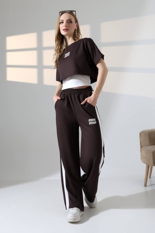 MIU MIU YAZAN KENARI ŞERİTLİ CROPLU EŞOFMAN TAKIMI  Kahverengi