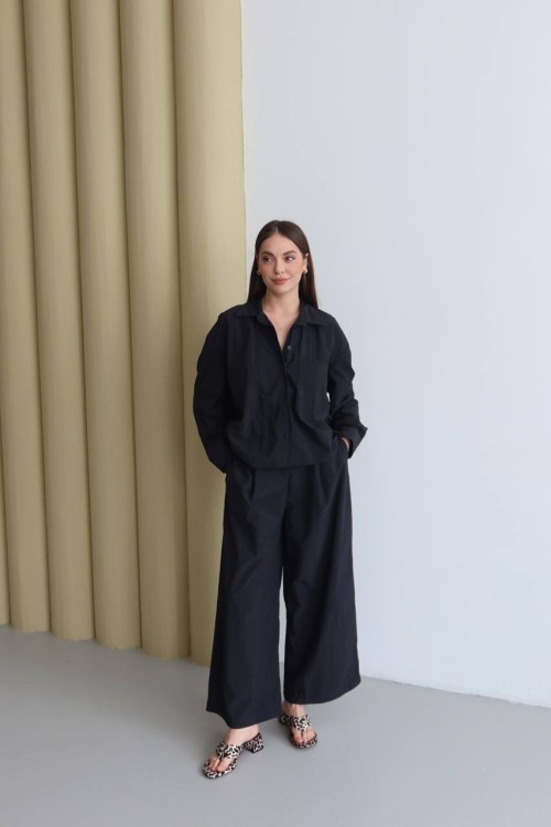 GÖMLEK ARKASI LASTİKLİ YANLAR DÜĞMELİ PANTOLONLU TAKIM Siyah