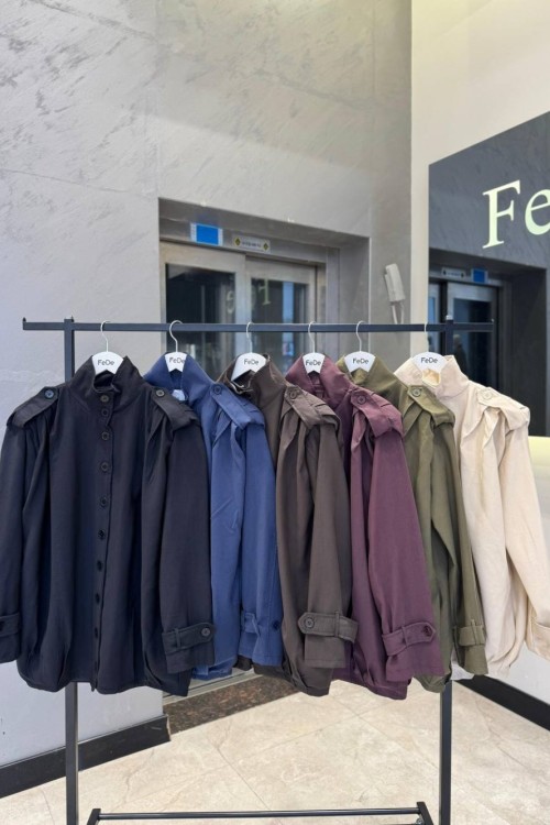 BOYUNLU OMZU VE KOLLARI DÜĞMELİ TRENÇKOT  Krem