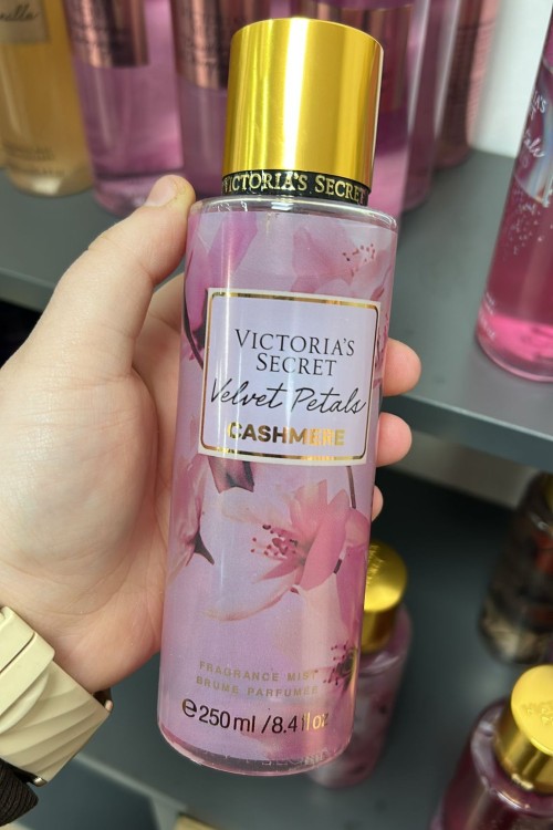 VELVET PETALS CASHMERE PARFÜM  Pudra