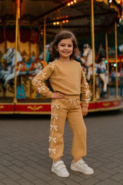 KOLLARI EŞOFMANI FİYONKLU ŞERİTLİ KIZ TAKIM Bej