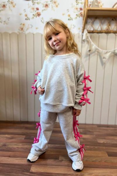 ÜST ALT YANLARI ŞERİTLİ FİYONKLU KIZ EŞOFMAN TAKIMI Gri