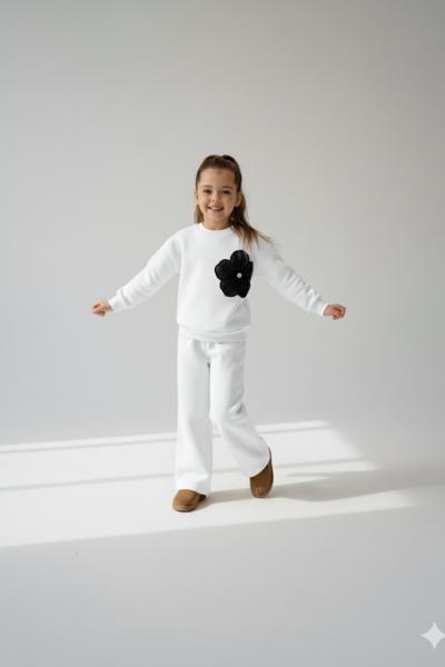 YUVARLAK ÇİÇEK DESENLİ 3 İP ŞARDONLU KIZ TARZ TAKIM Beyaz