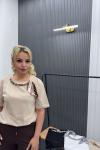 YAKASI FULARLI ZİNCİRLİ TAŞLI KADIN TEK TİŞÖRT  Beyaz